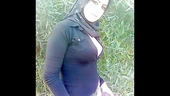 Model Hijab Turki-Arabic-Asia Dalam Foto Eksplisit Menggabungkan Campuran Model Hijab