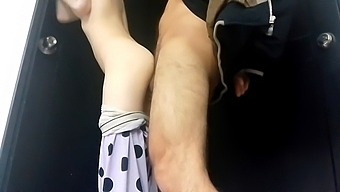 Aku Dan Istriku Berhubungan Seks Dalam Berbagai Posisi, Termasuk Berdiri Dan Duduk, Dan Dia Ejakulasi Di Dalamnya, Membuat Vaginanya Yang Indah Lebih Menakjubkan
