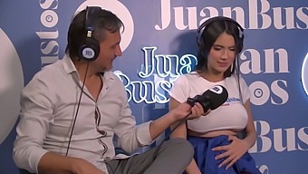 Ambarprada Hamil Dengan Payudara Besar Mencari Kawalan Penuh Dalam Mesin Seks Di Podcast Juan Bustos