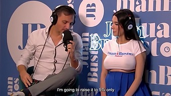 Divoká Jazda Ambarprady Na Sexuálnom Stroji V Plnom Videu