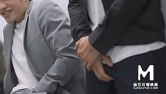 アジアの美女がグループセックスの乱交で汚くなる