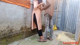 Landmädchen Werden Im Freien Wild (Echtes Amateurvideo Von Localsex31)