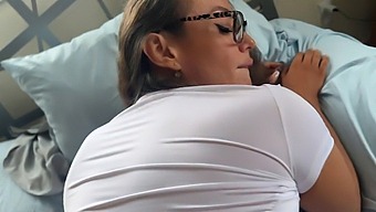 Belle-Mère Mature Trouve De L'Intimité Avec Un Homme Plus Jeune En Hd Pov