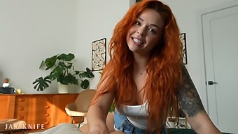 Sinatra Monroes Sexiga Träningsrutin Och Pov-Oralsex Med En Rödhårig Skönhet.