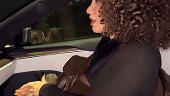 Suami Isteri Muda Membenarkannya Berhubungan Seks Dengan Orang Asing Di Dalam Kereta