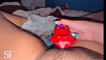 Tem Uma Mina Que Curte Mesmo É Chupar Pau.